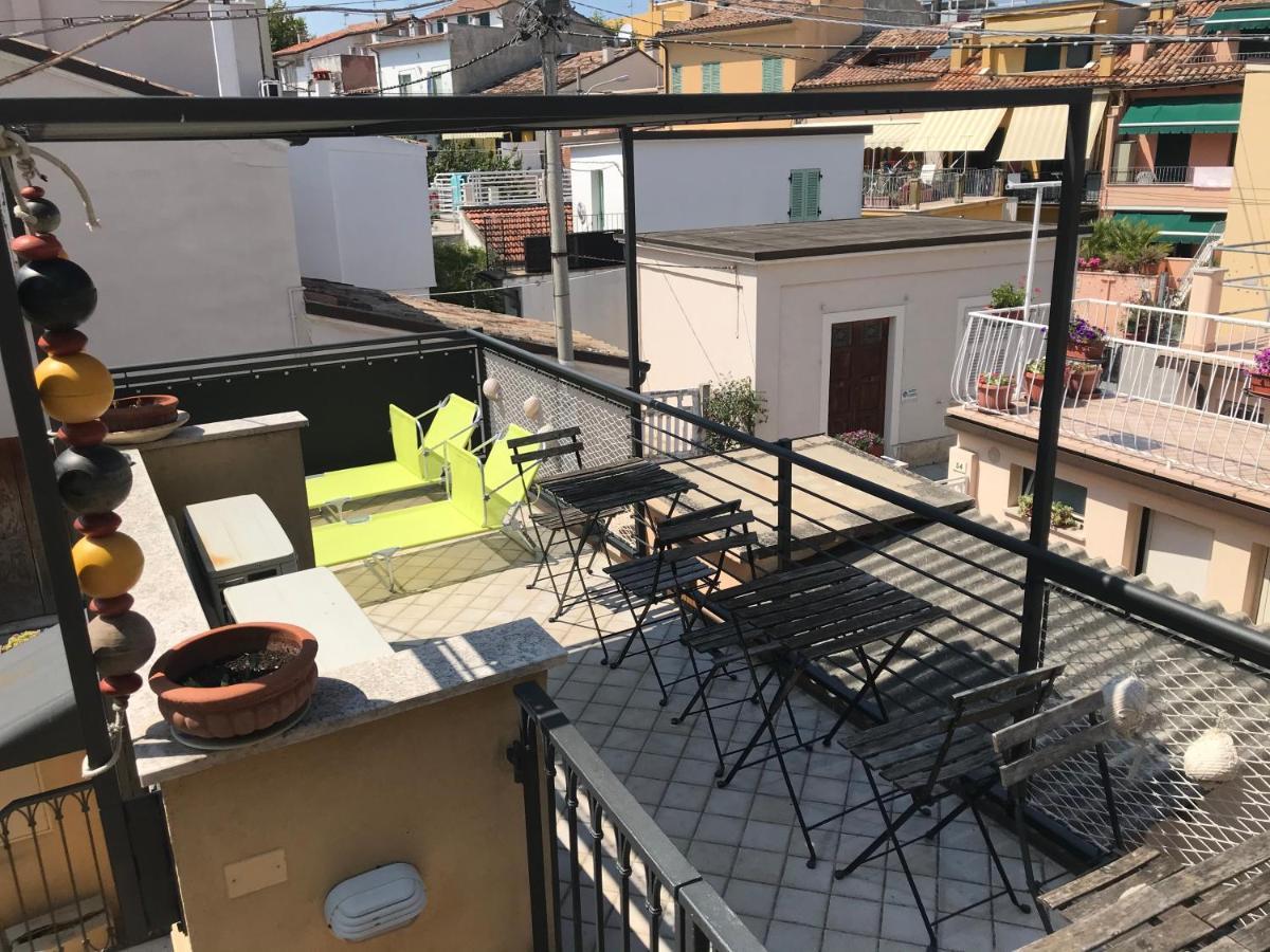 Lo Squero Rooms And Apartments Фано Екстериор снимка