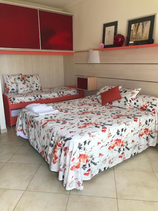 Lo Squero Rooms And Apartments Фано Екстериор снимка